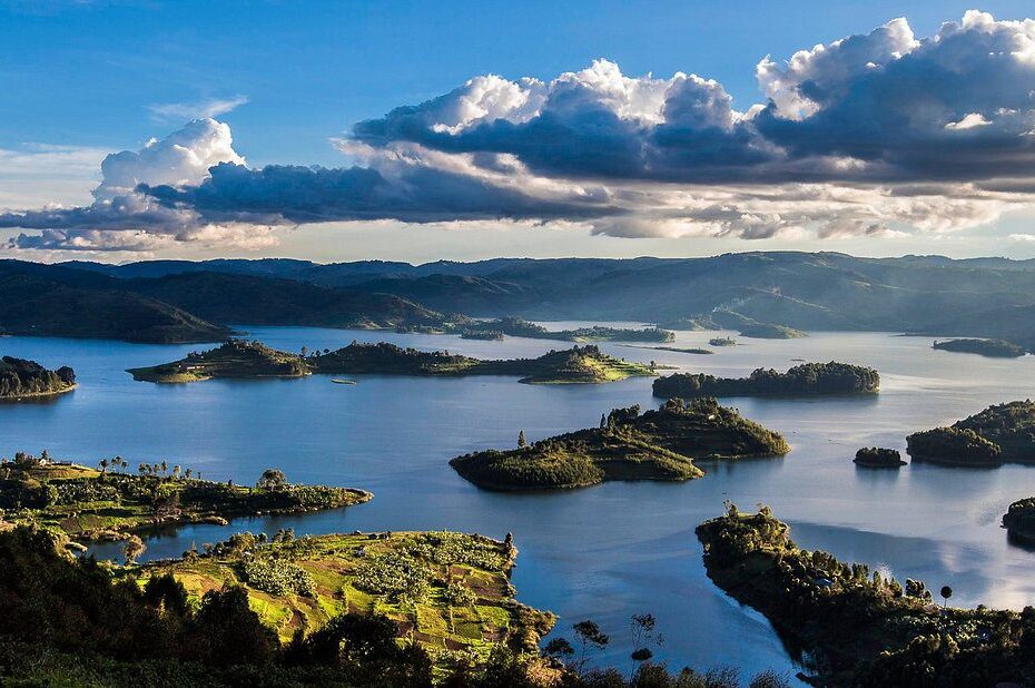 Lake Bunyonyi: Visit Uganda's Number 1Most Beautiful Lake in South western hills.