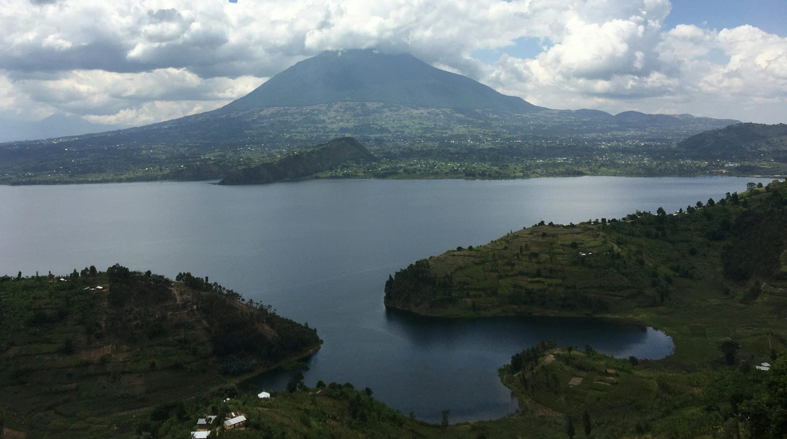 7 Days Rwanda Big Five, Chimps and Gorillas Safari: A Safari Like No Other. 7 Days Rwanda Big Five, Chimps and Gorillas Safari