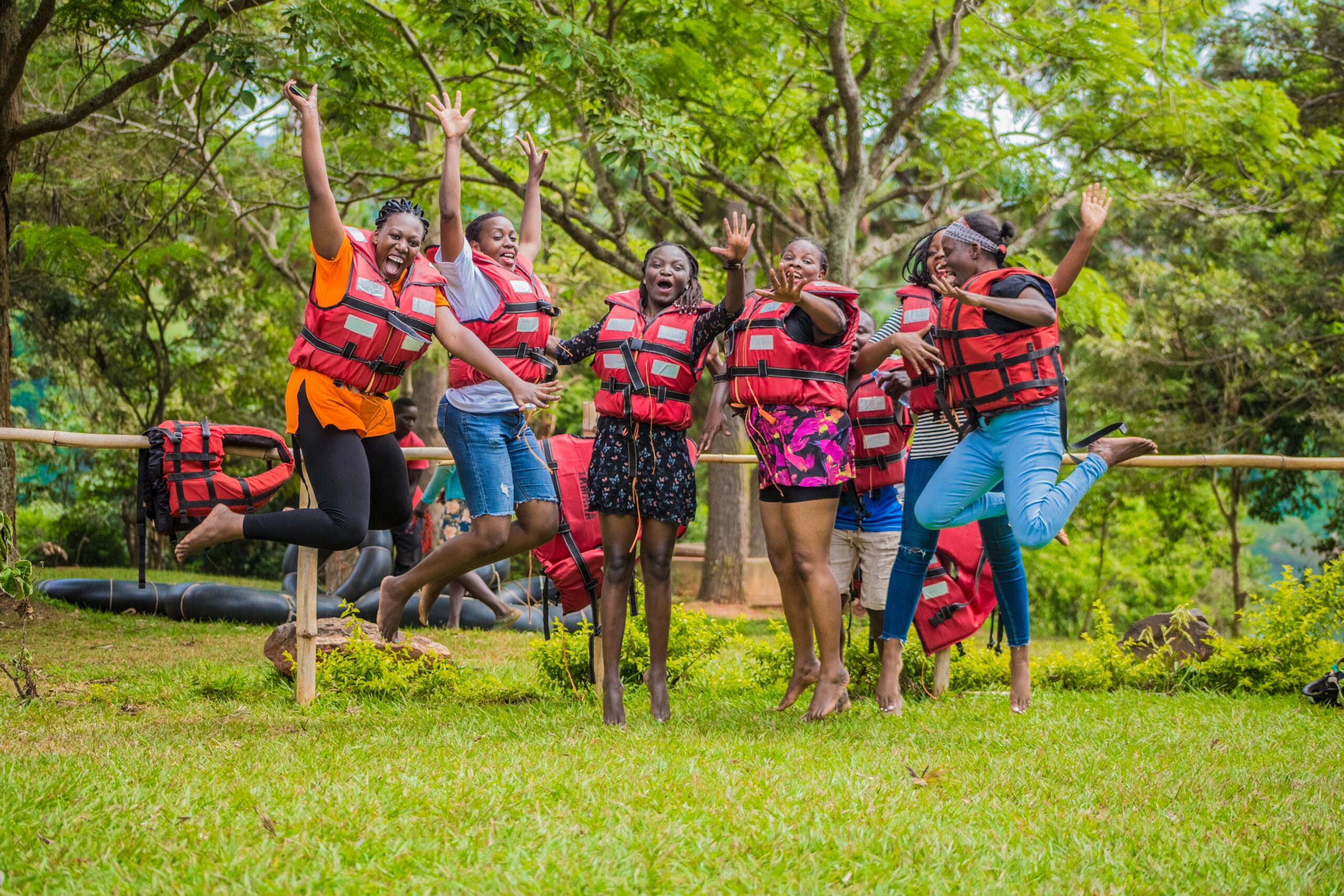 Small Group Uganda Safari: An Honnest 8-Day Guide to Gorillas and Wildlife small group Uganda safari